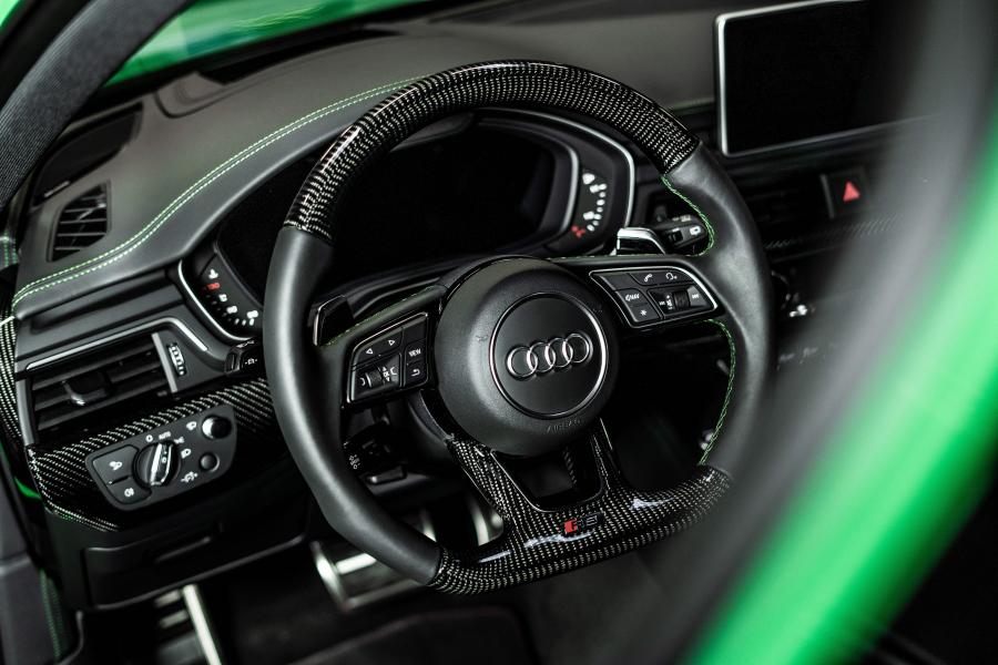 Панель приборов Audi RS4+ Gloss Green by ABT (B9) 2019 года  (фото 15 из 16)